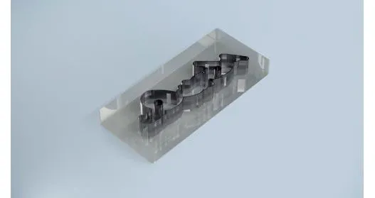 Flachbettstanzen mit plexiglassunterstützung